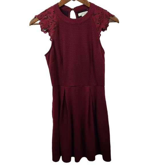 SPEECHLESS Women's Sleeveless Fit And Flare Dress - Empire Waist With Open Back & Bow Detail